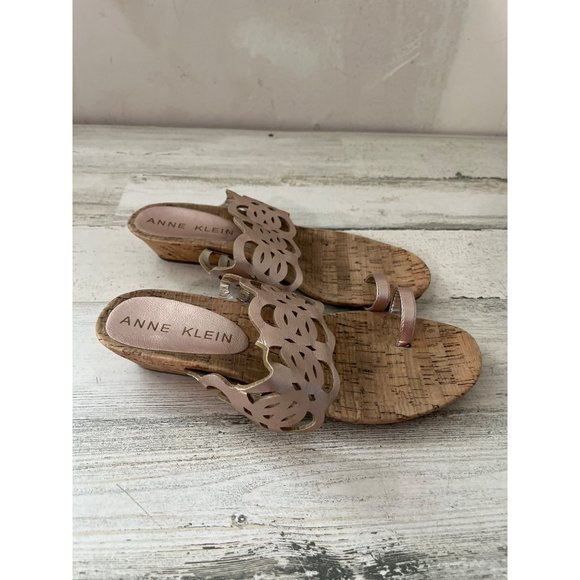 Anne Klein woman’s pink toe sandal with cork like wedge heel size 8 - Picture 2 of 5
